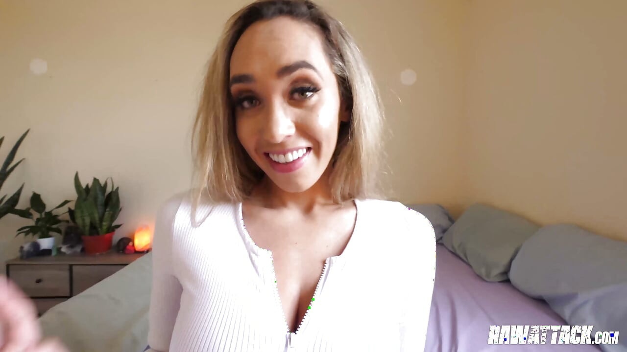 Briana Moon é fodida depois de dar um boquete babado