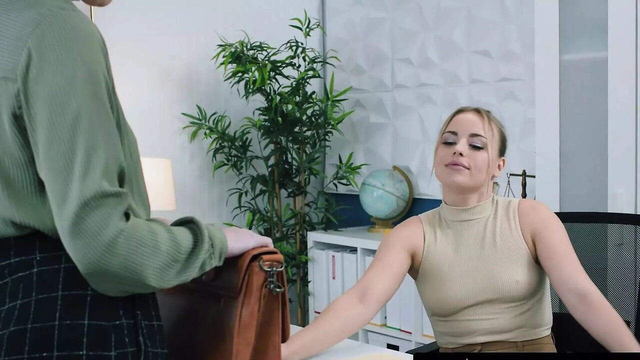 LEZ BE BAD - PAWG Secretary Anna Claire Clouds Gets DOMINATED By Femdom Boss Casey Calvert! STRAP-ON