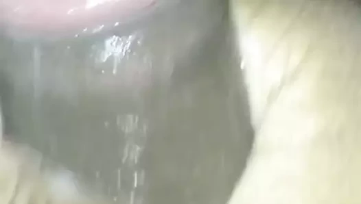 Kahverengi horoz kapalı içinde boşalmak okşayarak