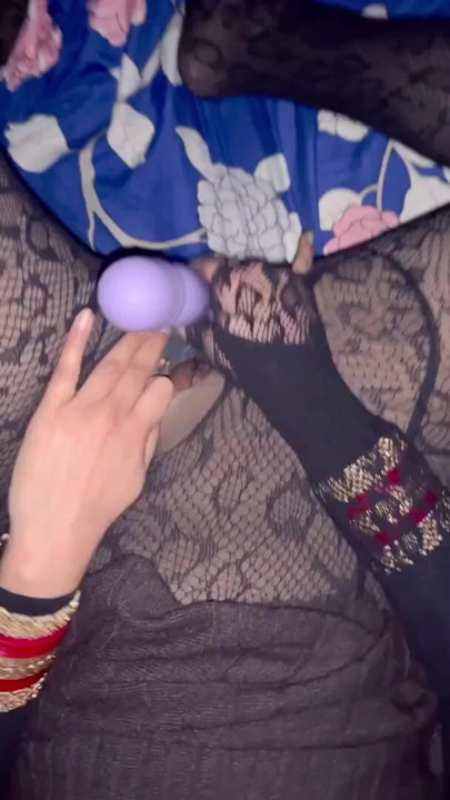 Desi indian newely married wife room me akele fun krte huye dildo k sath | Clip 1