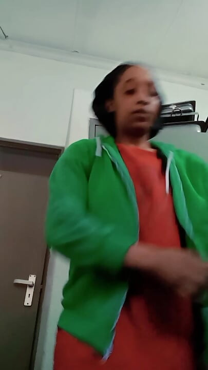 Kiki chica más divertida disfruta de su video