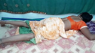 Bhabhi ki chudayi takiya laga kar meri seema bhabhi ko gand ke niche takiya laga kar chod diya