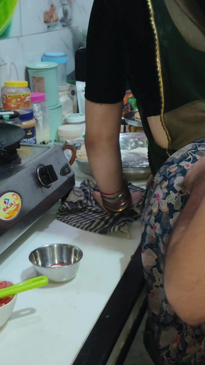 Desi bhabhi kitchen me khana bana rahi thi tabhi devar ne piche se le li bhabhi ki hardcore sex | Clip 1