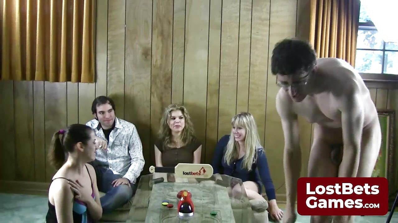 야생의 핫한 스트립 Noname 게임을 위해 자신을 준비하십시오.