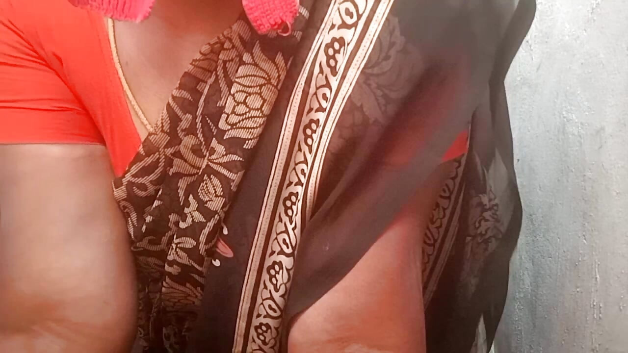 Village priyanka ciocia sex oralny na zewnątrz