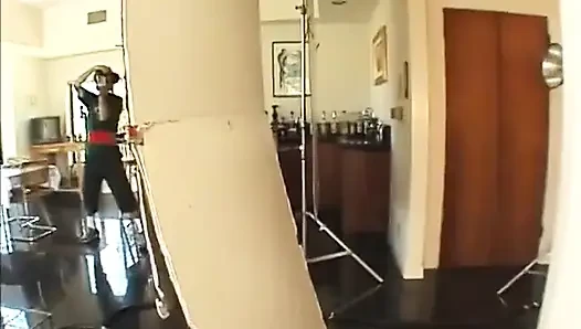 Сексуальных латинских шлюшек записали на видео в экшене за кулисами