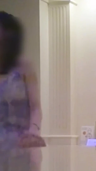 难忘的时刻 "我给我美丽的大学女友穿上性感内衣、 然后在酒店里操了她。"