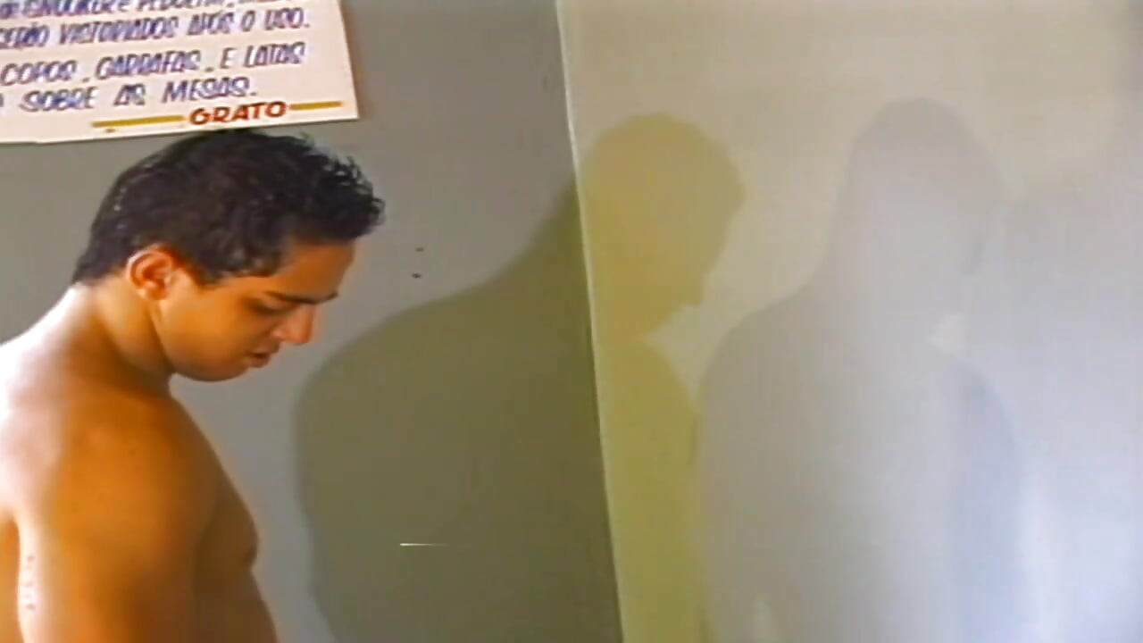 בני נוער מזדיינים בהוסטל