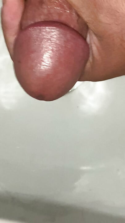 I have a horny cock , and I'm in the tolets to cum, I'm cumming my cock and I've been fucking it until I cum
