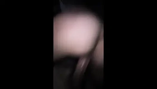 Üvey anne üstüne çıkmadan önce yarak emiyor ve büyük yarağı bir profesyonel gibi sallıyor