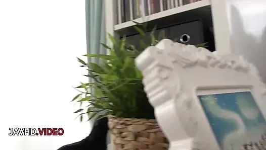 Tante seksi yui kasuga menggoda sambil pakai stoking sebelum pamer kamera penggoda