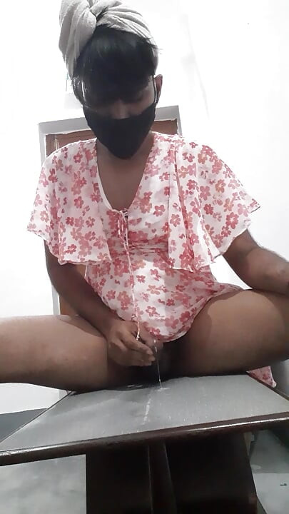 Sissy jerks off n tastes herself