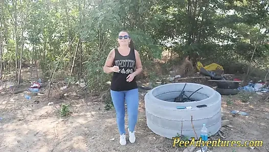 Pipi in her jeans while doing her fitness