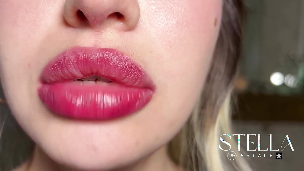 Raspberry - Lip Trembling Red Lipstick - Slow Motion