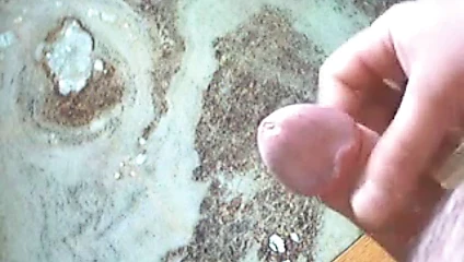 cumshot aufn Tisch