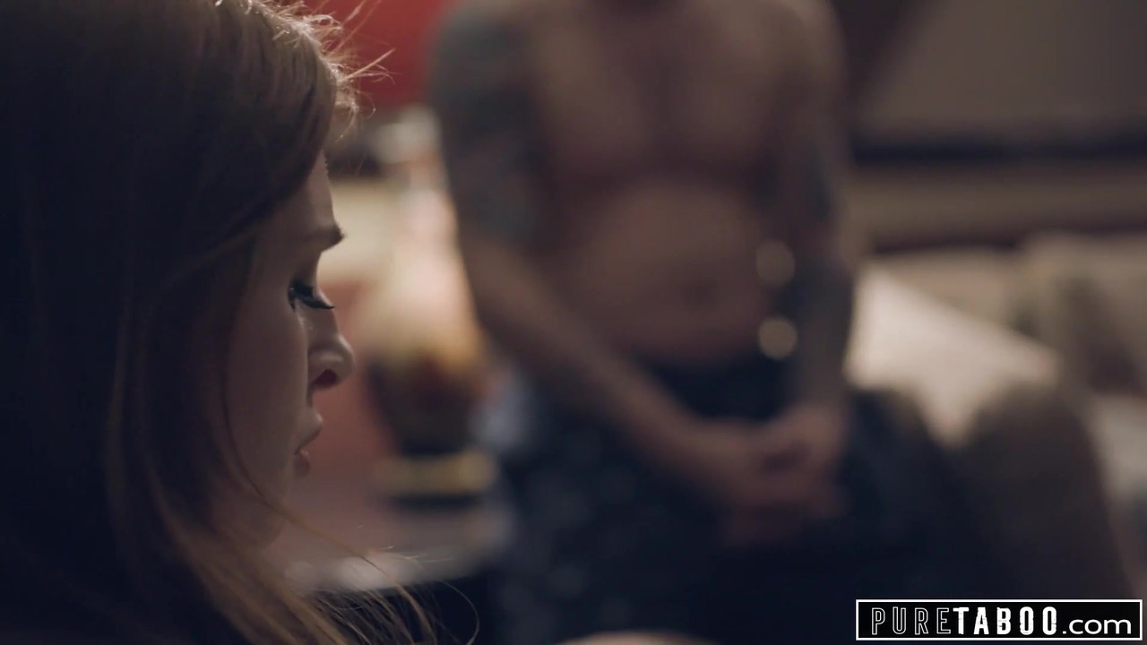 纯禁忌的继父母和继兄弟欢迎新妹妹