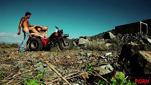 Jazy berlin nyepong dan ngentot cowok berbisnis ini supaya cowok sange ini ngentot cowok berotot ini