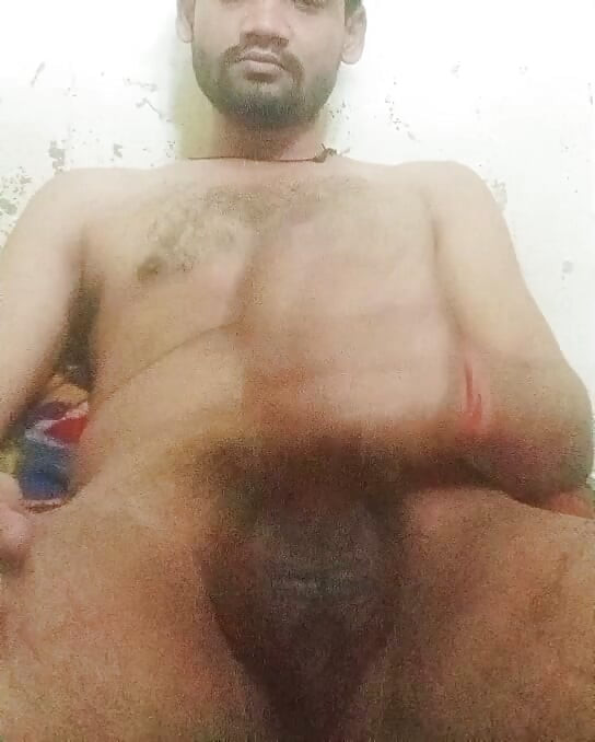 Mai apni proshan ki ladki ko chut me anguli karte dekh kar do ba Pani nikal di
