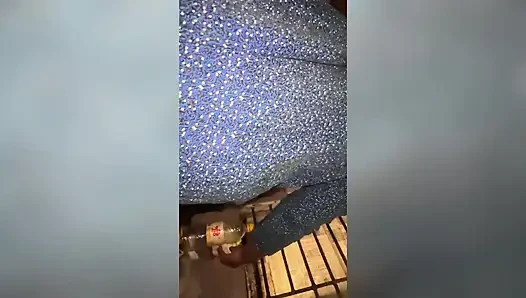 Милфа горячая тетушка на кухне, она была возбуждена, когда член, я вижу ее огромные сиськи и большая задница и начать дрочку