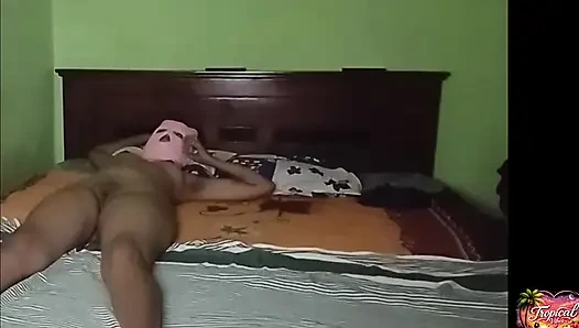 Kocam tatil için eve geldiğinde beni sikiyor tropikal titreşimler
