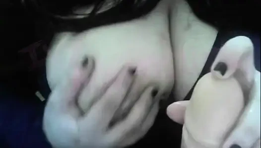 Istri hot dengan toket besar lagi asik nonton bokong hentai