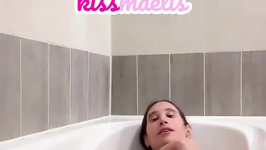 Развлекаясь в ванне 2