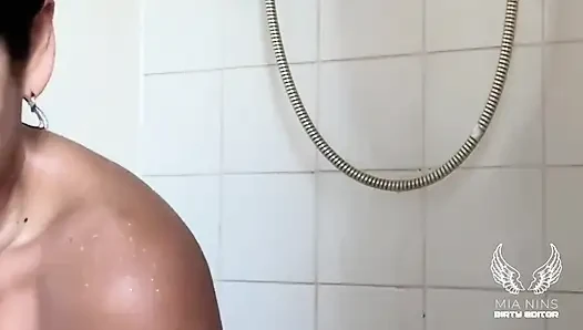 Intime Dusche & Glatte Muschi-rasur - Nass Und Kahl