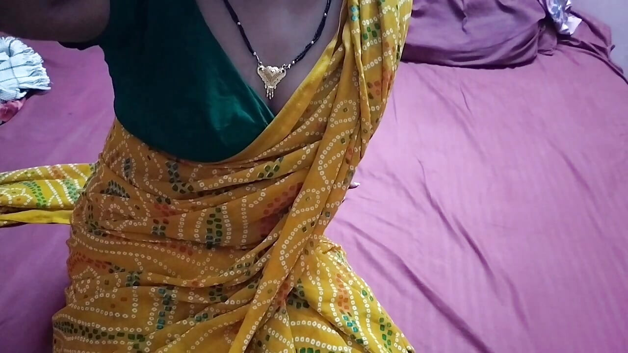 Landlord Aunty seduced a college boy to satisfy her desires