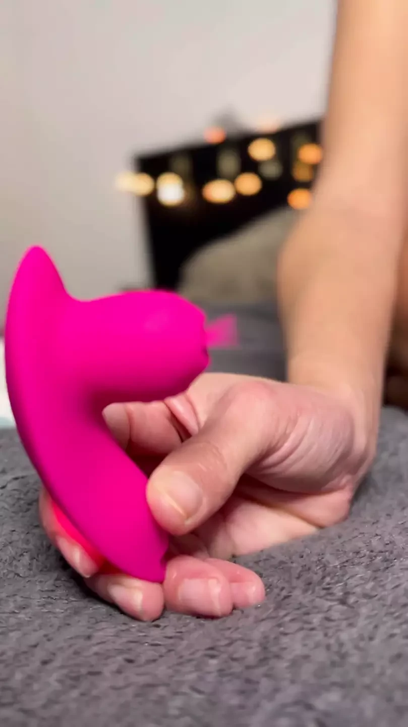 Presentation of vibrating clitorial sextoy