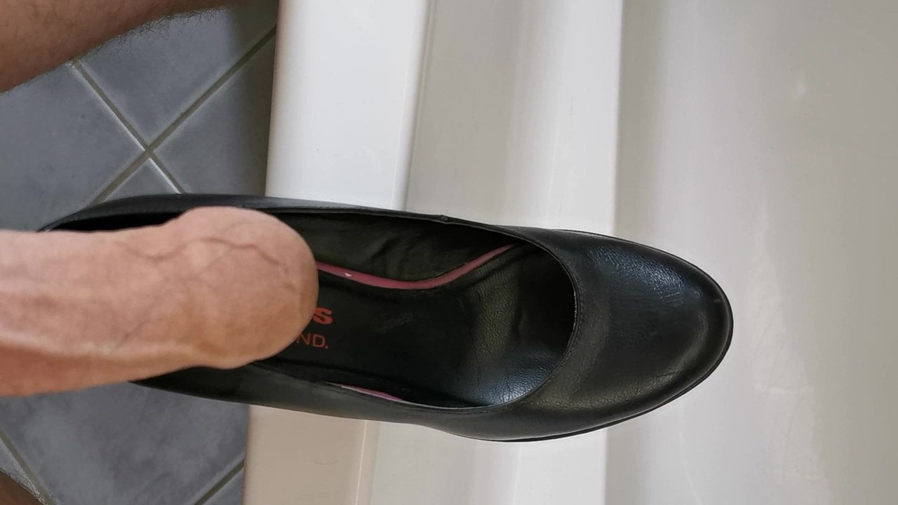 Piss in wife's heels