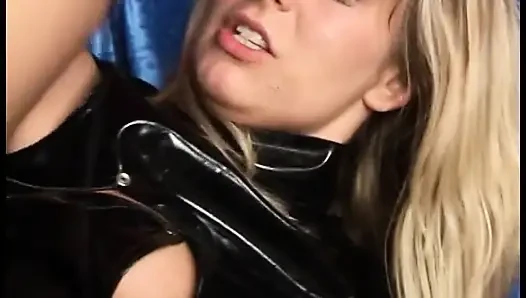 Mysterious dudein mask licks latex boots