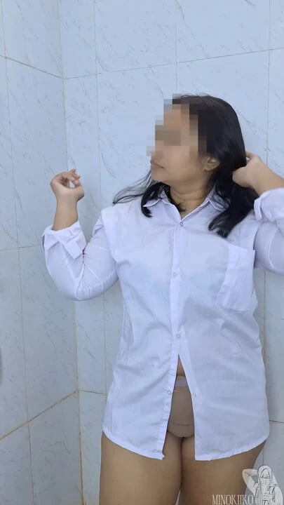 Hijab Schoolgirl 18+ Strips Off Her Uniform and Scrub Her Body to Make Her Skin Like A Porn Star After Class - Minokiiko