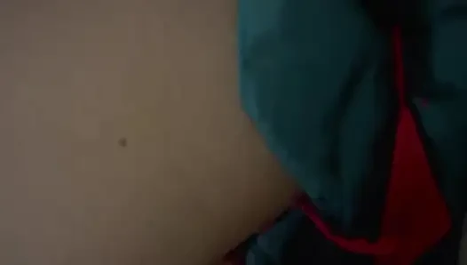 Gücüyle saçımı arkadan çekiyor ve beni sikiyor