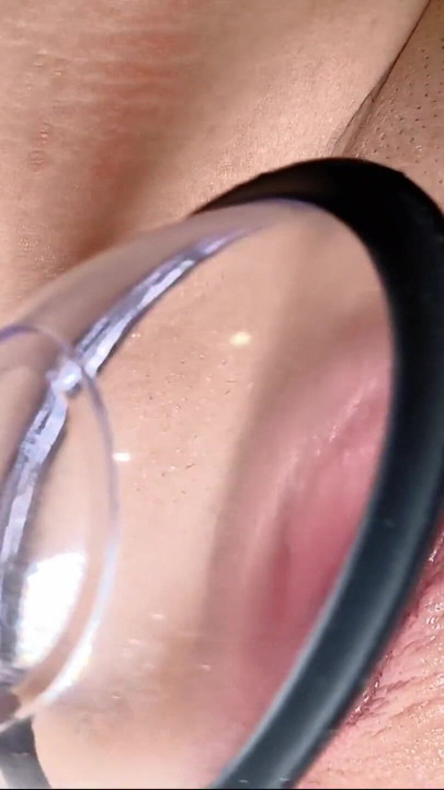 Pumped up her pussy with a vacuum pump. | Clip 1