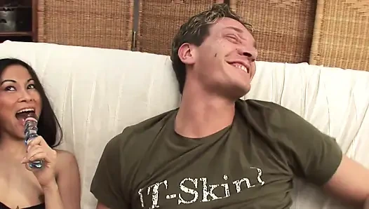 Heiße Asiatin, Enge Muschi Und Arschloch Werden Tief Gefickt Und Nass, Abspritzen