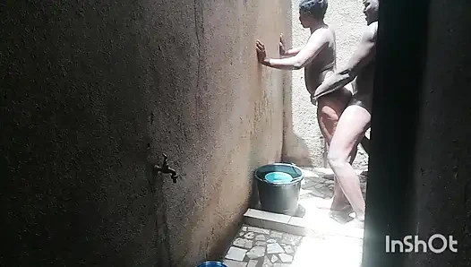 der Geschmack vom liebesspiel unter der dusche ist besser. deshalb wählt diane die dusche immer als unseren sexuellen treffpunkt