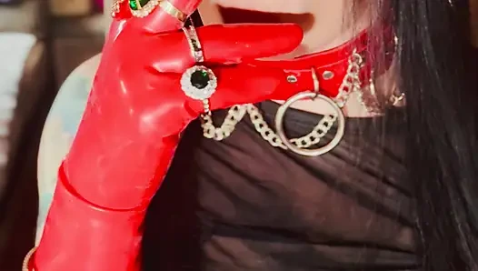 Sarung tangan lateks, perhiasan & ratu merokok! Tina snua lagi asik masturbasi sambil merokok & pamer tangannya yang disukai - dangle yang basah kuyup berdering
