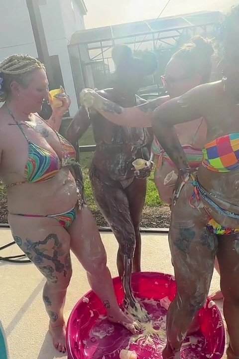 Creamy Custard Playtime: Savanna, Giana, Bleu & Livie Get Messy