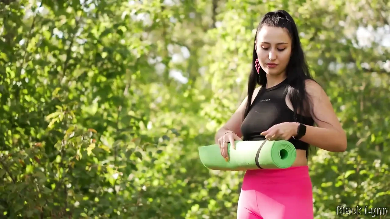 Outdoor Yoga PAWG Girl Made Me Fuck Her