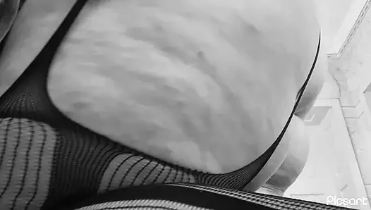 Garter dan pantat besar selalu dalam mode