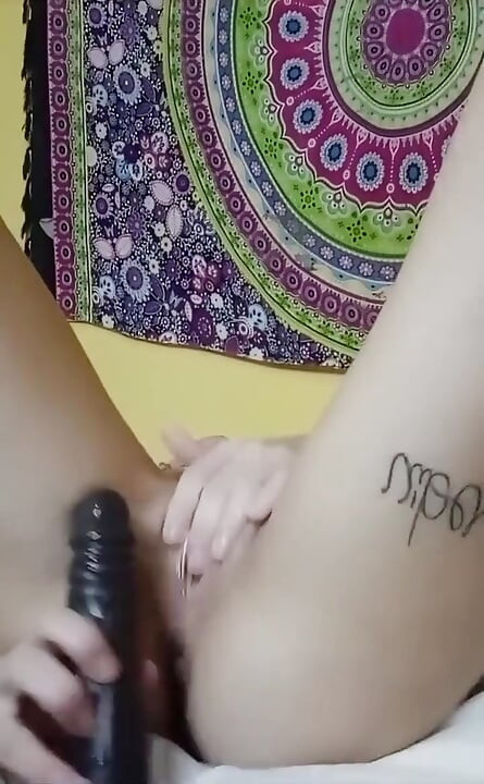 Fodendo minha bunda e gozando