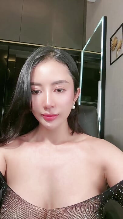 자지를 빠는 18세 소녀