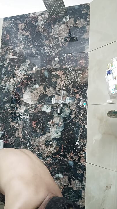 Hintli desi polis memuru komşusu ve ordu subayıyla seks yapıyor