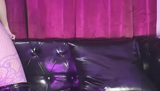 Vertikal: vip room ep.7: penari striptis seksi penelope suka memuaskan