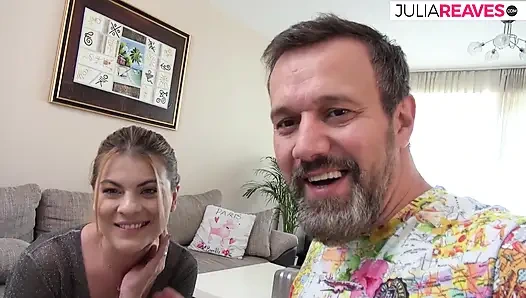 Ateşli kaltak büyük bir yarağı emdikten ve bindikten sonra amına boşalıyor