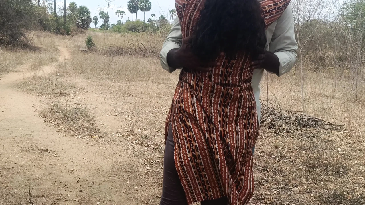 Married housewife enjoying outdoor fuck