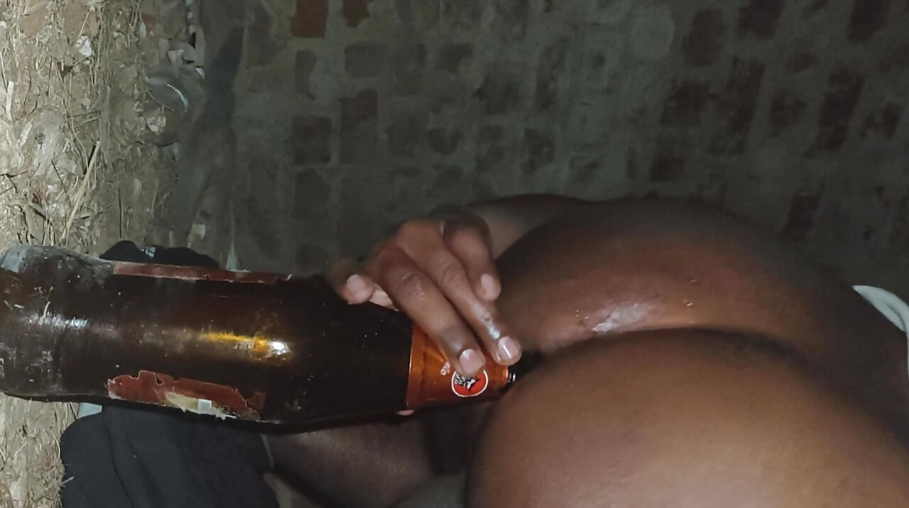 Meri Gand ki chudai beer bottle se chudai
