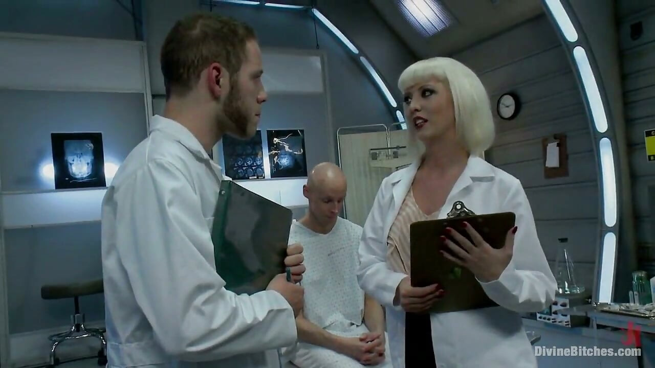 Laboratorul de dominare feminină al doctorului Torne împins, sondat, futut și încornorat!