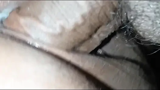 Hintli evli eş, kayınbiraderi tarafından ağzında sevişiyor Tam Hintçe Seks Videosu
