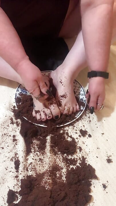 Feet Feet Feet in the Cake